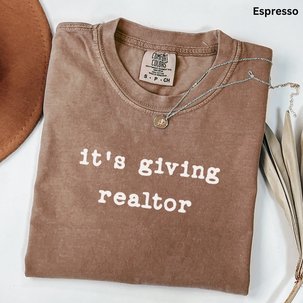 it's giving realtor - Comfort Colors Real Estate T-Shirt