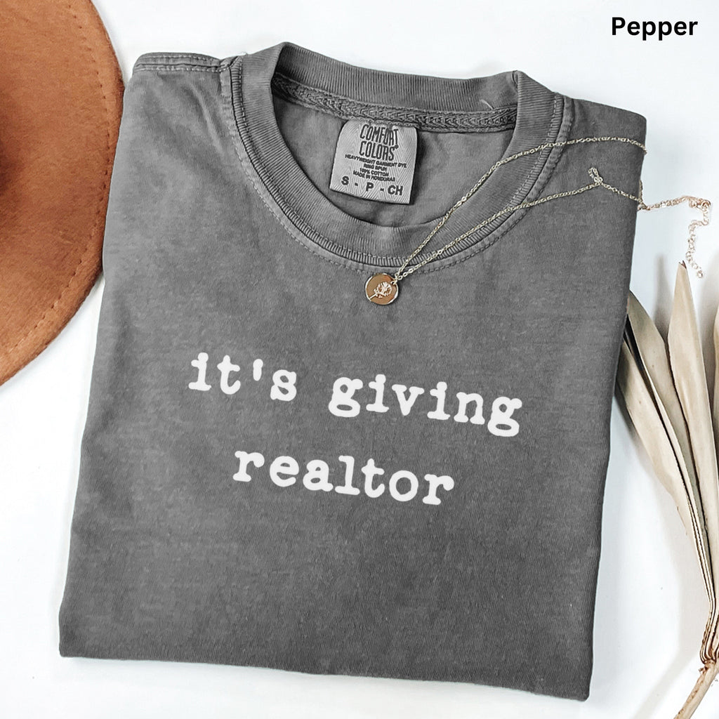 it's giving realtor - Comfort Colors Real Estate T-Shirt