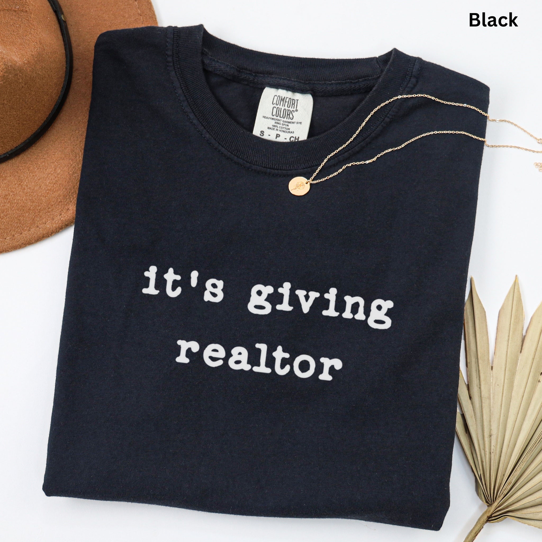 it's giving realtor - Comfort Colors Real Estate T-Shirt
