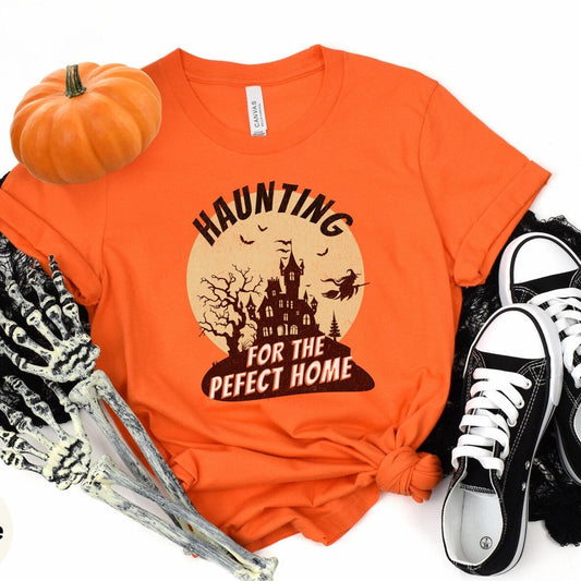 Haunting for the Perfect Home – Halloween Real Estate T-Shirt